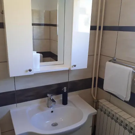 Tomas,,,spacious House With Private Parking,terrace,5g Internet,,,,, Lägenhet