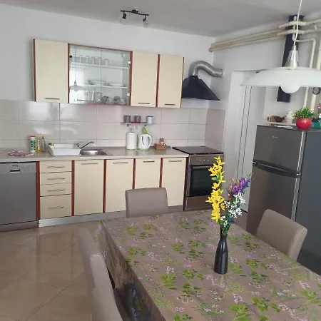 Tomas,,,spacious House With Private Parking,terrace,5g Internet,,,,, *