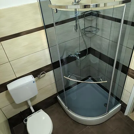 Tomas,,,spacious House With Private Parking,terrace,5g Internet,,,,, Lägenhet