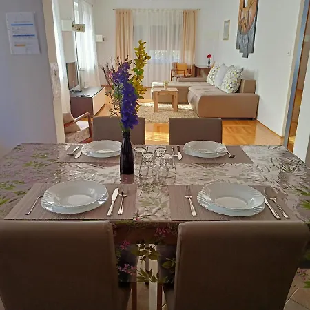 Tomas,,,spacious House With Private Parking,terrace,5g Internet,,,,, شقة *