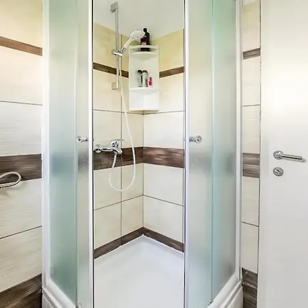 Tomas,,,spacious House With Private Parking,terrace,5g Internet,,,,, Zára