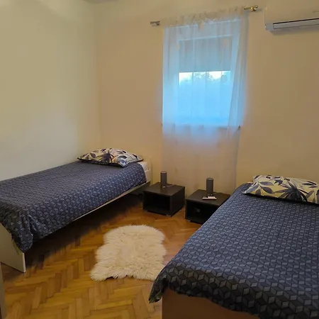 Apartman Tomas,,,spacious House With Private Parking,terrace,5g Internet,,,,, Zadar